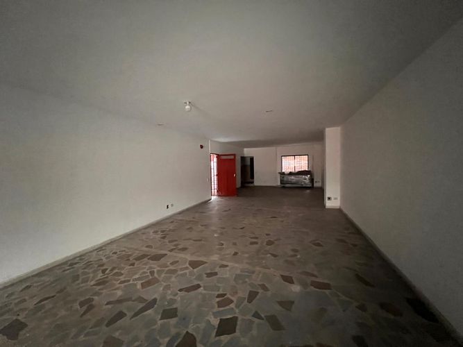Bodega en arriendo en Caribe, Medellín, 135 m² · foto 2 de 12