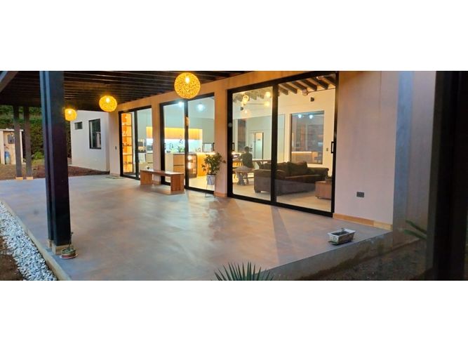 Casa de 3 alcobas en venta en La Clara, Guarne, 232 m² · foto 7 de 16