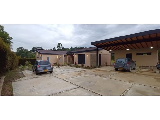 Casa de 3 alcobas en venta en La Clara, Guarne, 232 m² · foto 11 de 16
