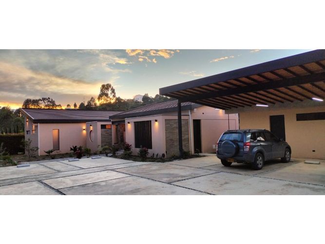 Casa de 3 alcobas en venta en La Clara, Guarne, 232 m² · foto 12 de 16