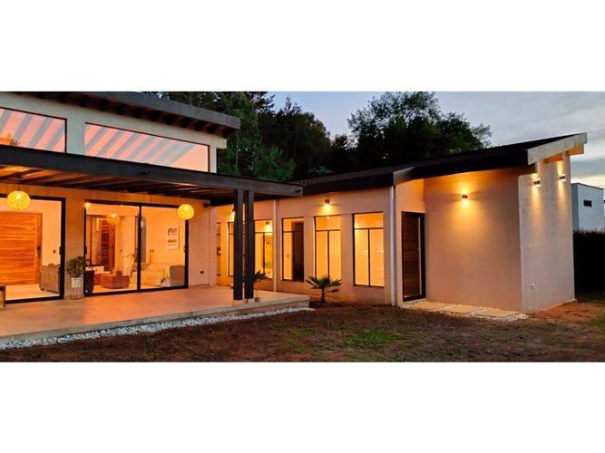 Casa de 3 alcobas en venta en La Clara, Guarne, 232 m² · foto 15 de 16