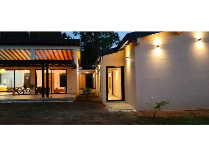Casa de 3 alcobas en venta en La Clara, Guarne, 232 m² · foto 16 de 16
