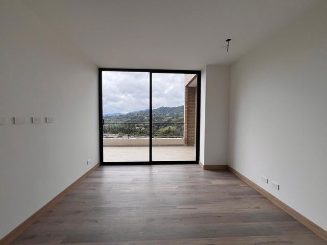 Casa de 3 alcobas en venta en Sajonia, Rionegro, 328 m² · foto 5 de 17
