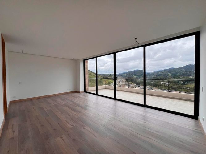 Casa de 3 alcobas en venta en Sajonia, Rionegro, 328 m² · foto 9 de 17