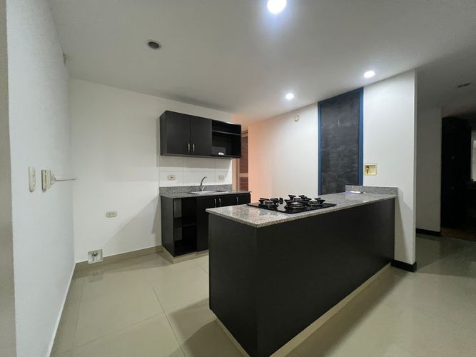Apartamento de 3 alcobas en arriendo en Loma Benedictinos, Envigado, 130 m² · foto 2 de 14