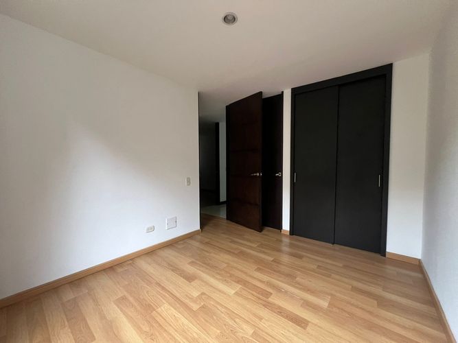 Apartamento de 3 alcobas en arriendo en Loma Benedictinos, Envigado, 130 m² · foto 6 de 14