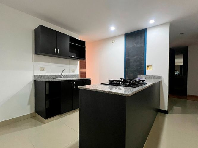Apartamento de 3 alcobas en arriendo en Loma Benedictinos, Envigado, 130 m² · foto 3 de 14