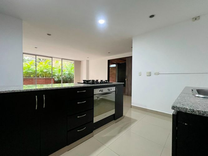 Apartamento de 3 alcobas en arriendo en Loma Benedictinos, Envigado, 130 m² · foto 4 de 14