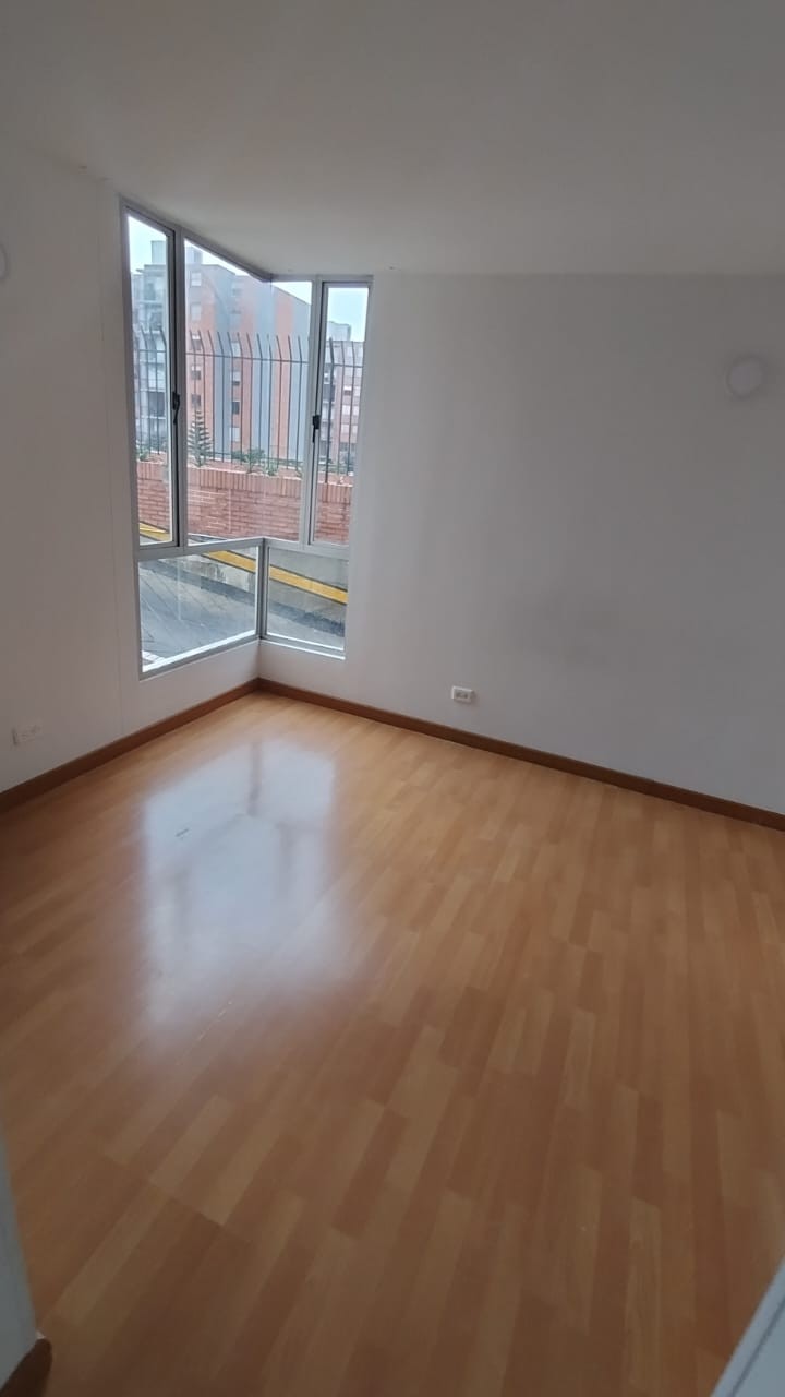 CL 94 # 72A - 96 - Photo 2