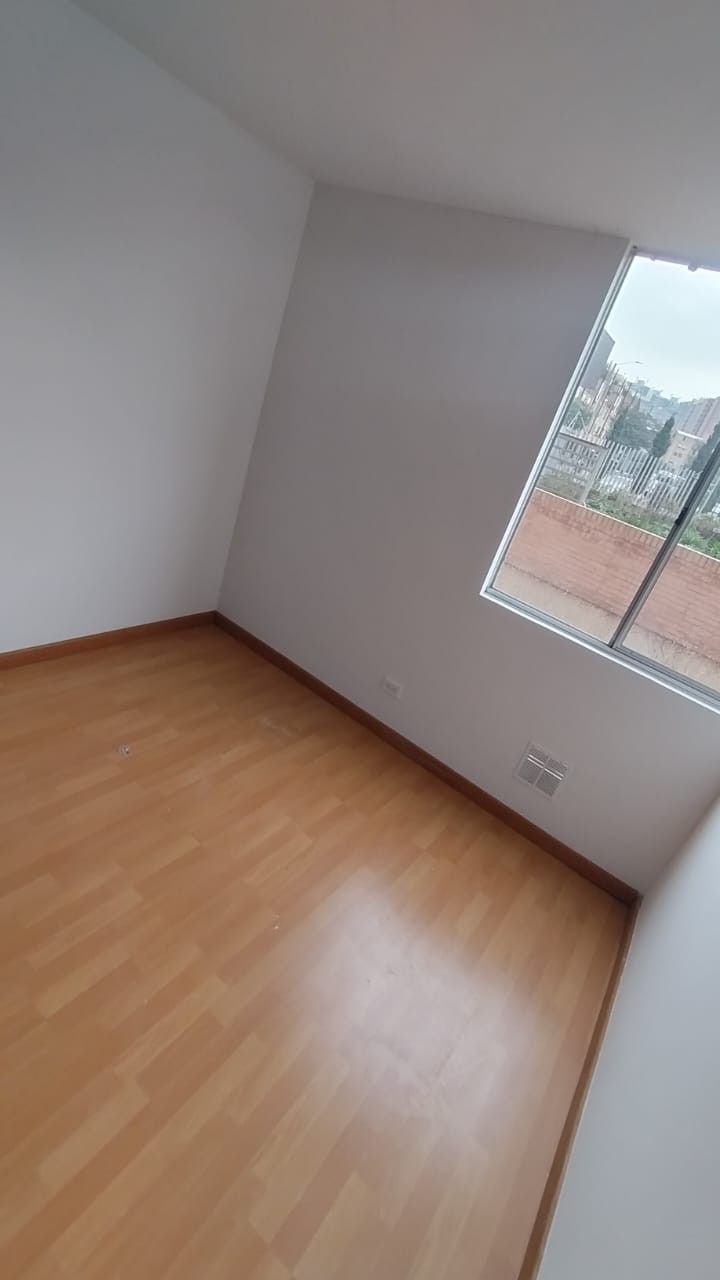 CL 94 # 72A - 96 - Photo 3