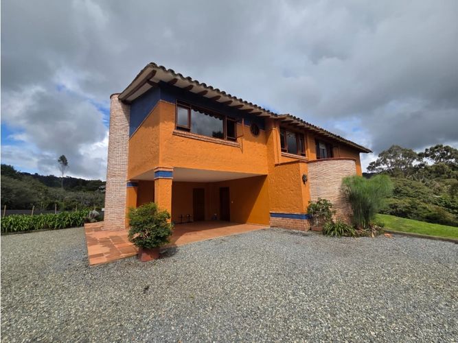 Finca en venta en La Clarita, Guarne, 450 m² · foto 2 de 24