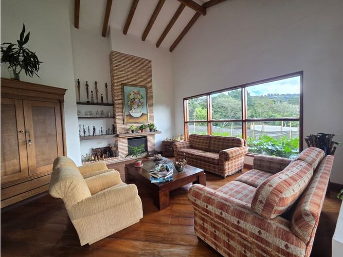 Finca en venta en La Clarita, Guarne, 450 m² · foto 4 de 24