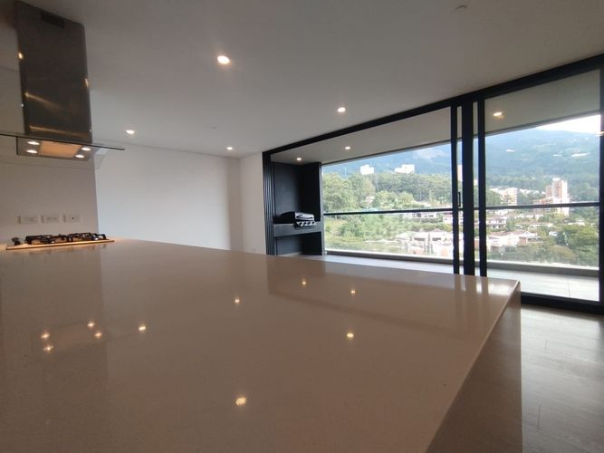 Apartamento de 2 alcobas en arriendo en El Poblado, Medellín, 103 m² · foto 4 de 20