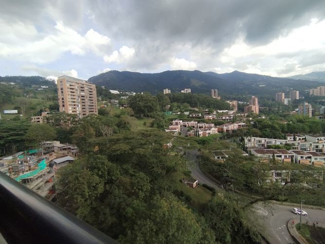 Apartamento de 2 alcobas en arriendo en El Poblado, Medellín, 103 m² · foto 12 de 20