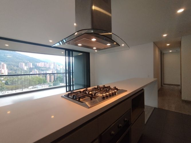 Apartamento de 2 alcobas en arriendo en El Poblado, Medellín, 103 m² · foto 19 de 20