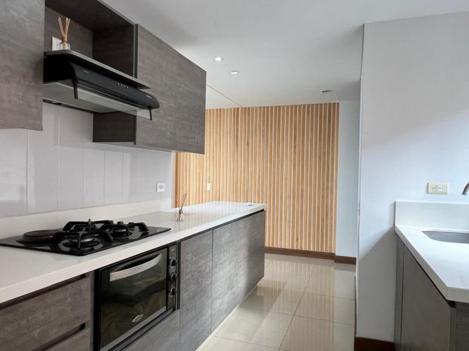 Apartamento de 3 alcobas en venta en Cañaveralejo, Medellín, 108 m² · foto 2 de 18