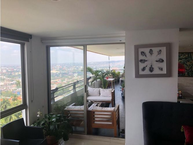 Apartamento de 3 alcobas en venta en Santa Isabel, Cali, 171 m² · foto 2 de 24