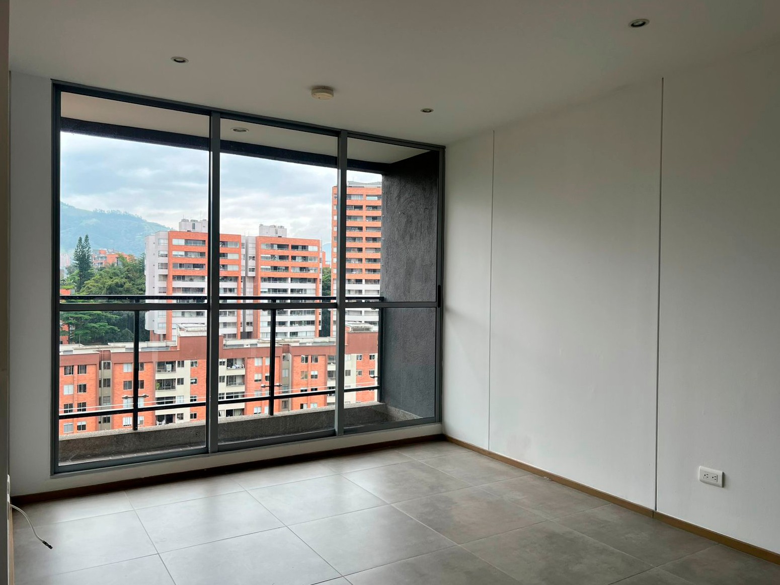 Apartamento en venta en Loma Del Chocho, Envigado · foto 2 de 16
