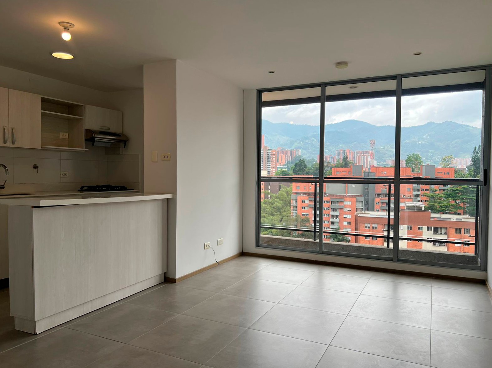 Apartamento en venta en Loma Del Chocho, Envigado · foto 3 de 16