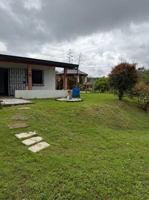 Casa de 3 alcobas en venta en La Brizuela, Guarne, 80 m² · foto 2 de 24