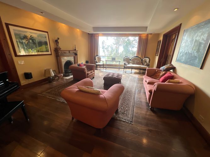 Apartamento de 3 alcobas en venta en Lindaraja, Bogotá, 401 m² · foto 2 de 22