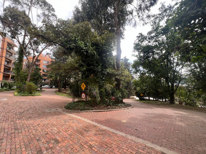 Apartamento de 3 alcobas en venta en Lindaraja, Bogotá, 401 m² · foto 20 de 22