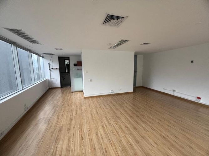 Oficina en arriendo en El Poblado, Medellín, 50 m² · foto 2 de 15