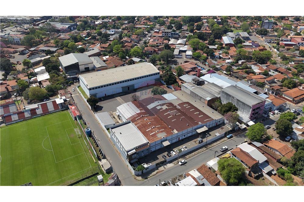 Importante propiedad comercial de 10.140 m2 de terreno (1 ha.) y 6.109 m2 de depósitos y oficinas, en el Barrio Centro de San Lorenzo Paraguay — foto 2