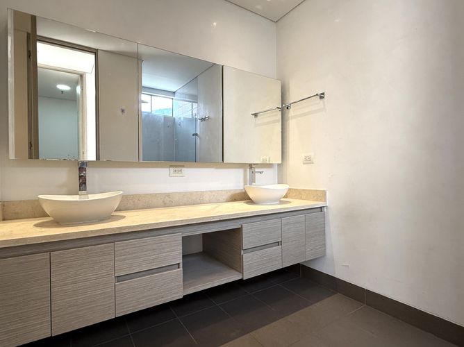 Apartamento de 3 alcobas en arriendo en El Poblado, Medellín, 172 m² · foto 16 de 18