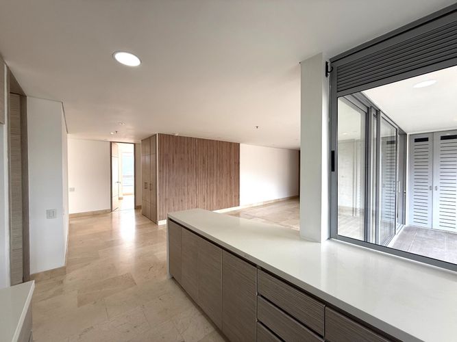 Apartamento de 3 alcobas en arriendo en El Poblado, Medellín, 172 m² · foto 3 de 18