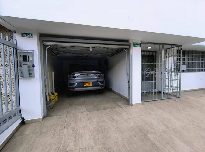 Casa de 5 alcobas en venta en Estoril, Bogotá, 320 m² · foto 2 de 23