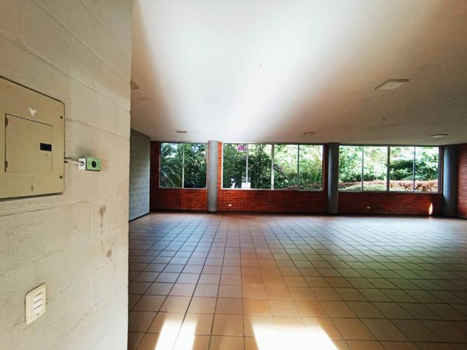Apartamento en venta en Loma De Los Bernal, Medellín · foto 19 de 20