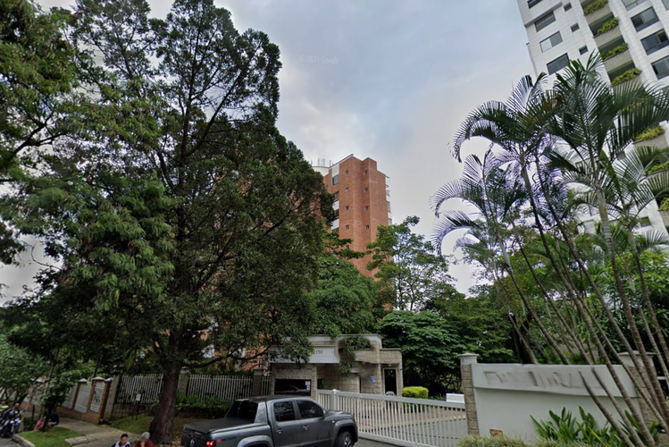 Apartamento en venta en El Poblado, Medellín · foto 2 de 24