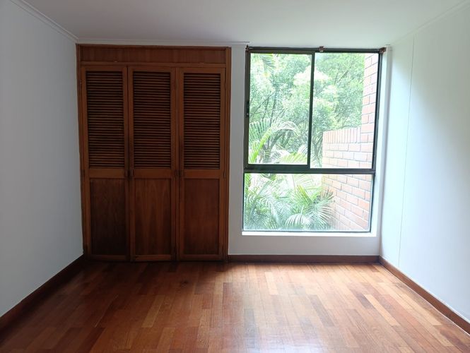 Apartamento de 3 alcobas en venta en El Poblado, Medellín, 198 m² · foto 8 de 20