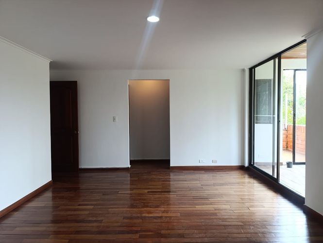 Apartamento de 3 alcobas en venta en El Poblado, Medellín, 198 m² · foto 4 de 20