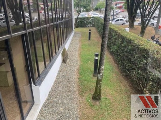 Oficina en arriendo en Villa Carlota, Medellín, 380 m² · foto 2 de 8