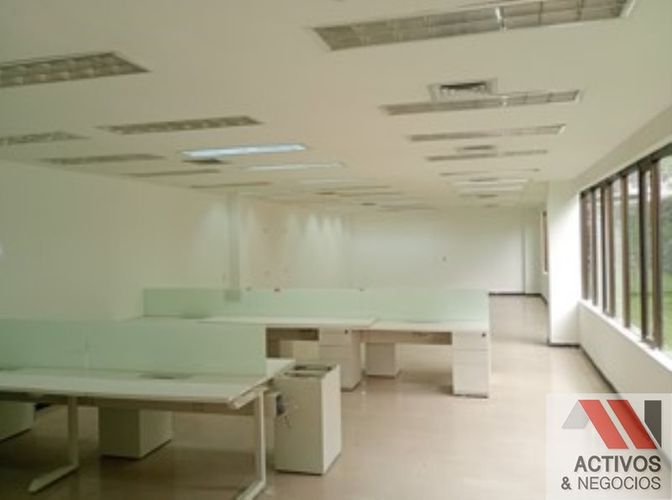 Oficina en arriendo en Villa Carlota, Medellín, 380 m² · foto 3 de 8
