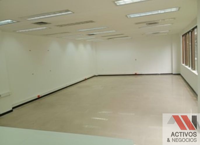Oficina en arriendo en Villa Carlota, Medellín, 380 m² · foto 4 de 8