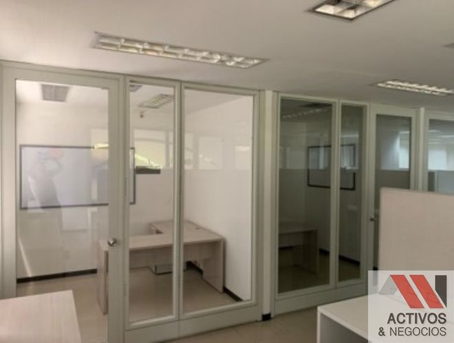 Oficina en arriendo en Villa Carlota, Medellín, 380 m² · foto 5 de 8