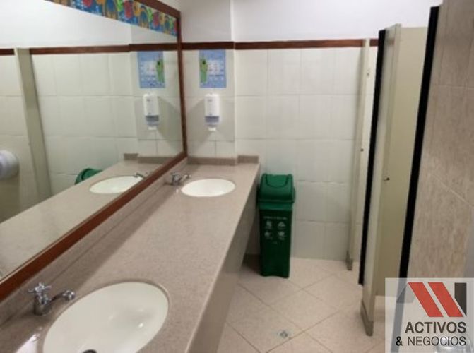 Oficina en arriendo en Villa Carlota, Medellín, 380 m² · foto 6 de 8