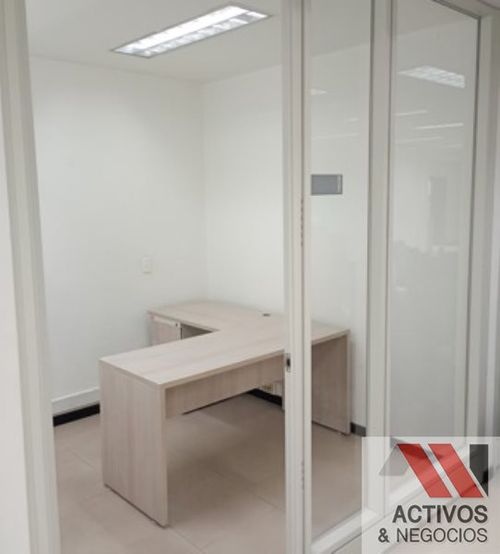 Oficina en arriendo en Villa Carlota, Medellín, 380 m² · foto 7 de 8