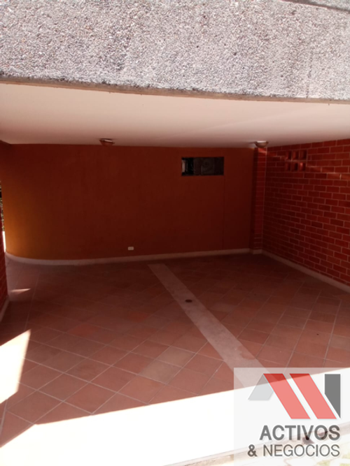 Casa de 4 alcobas en venta en Loma Del Chocho, Envigado, 300 m² · foto 17 de 24