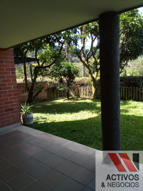 Casa de 4 alcobas en venta en Loma Del Chocho, Envigado, 300 m² · foto 19 de 24