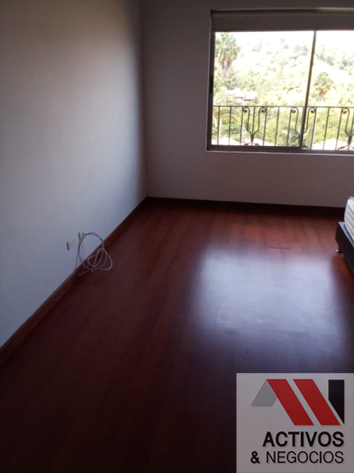 Casa de 4 alcobas en venta en Loma Del Chocho, Envigado, 300 m² · foto 22 de 24