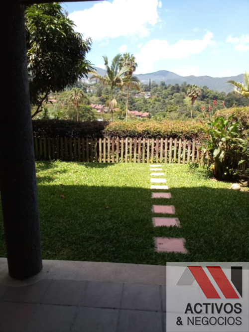 Casa de 4 alcobas en venta en Loma Del Chocho, Envigado, 300 m² · foto 23 de 24