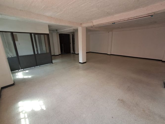 Local en arriendo en El Chagualo, Medellín, 90 m² · foto 2 de 8