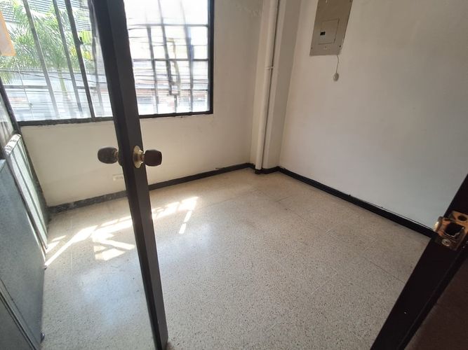 Local en arriendo en El Chagualo, Medellín, 90 m² · foto 4 de 8