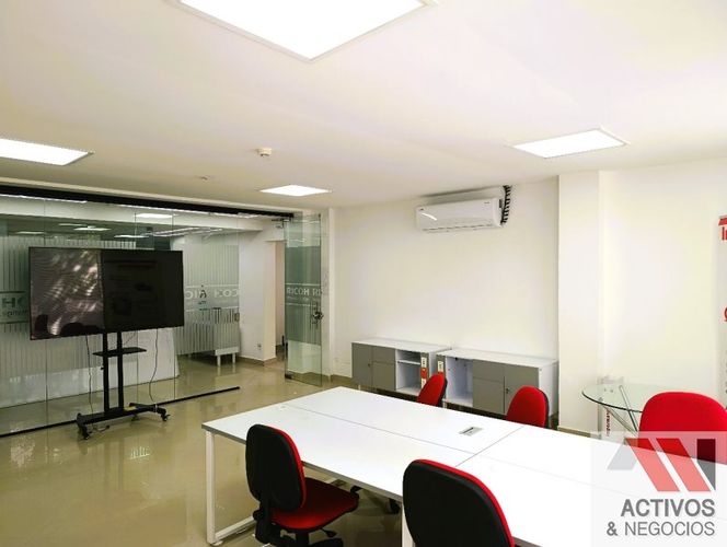 Oficina en arriendo en Suramericana, Medellín, 75 m² · foto 2 de 5