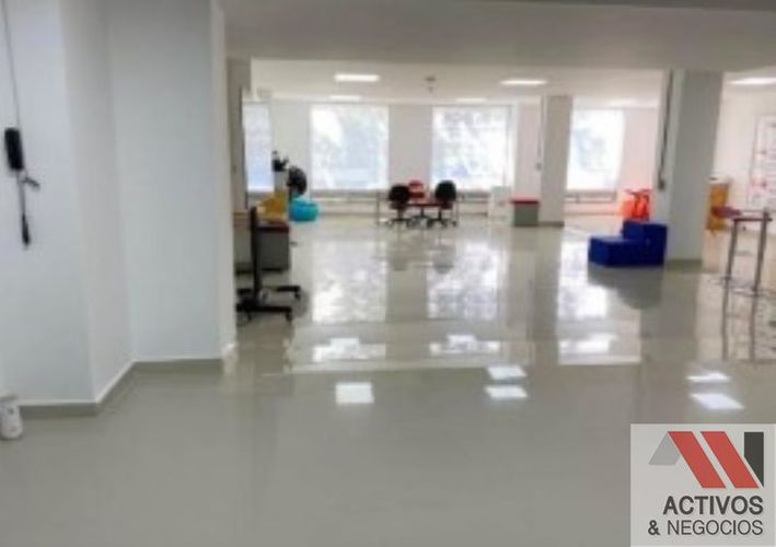 Oficina en arriendo en Estadio, Medellín, 210 m² · foto 3 de 9