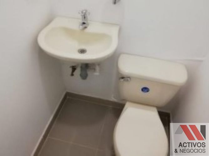 Oficina en arriendo en Estadio, Medellín, 210 m² · foto 9 de 9